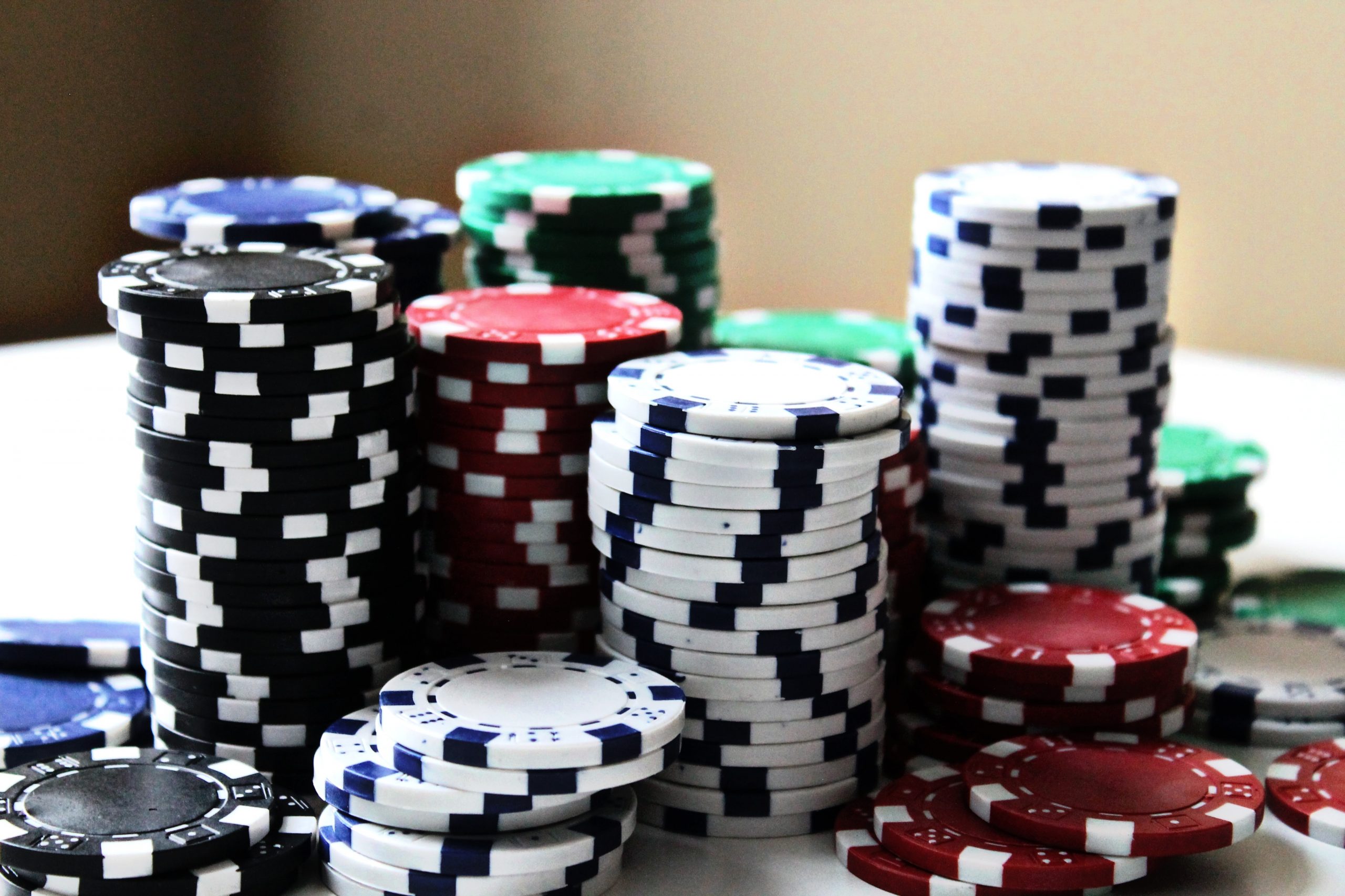 Some tips to become an expert in poker game