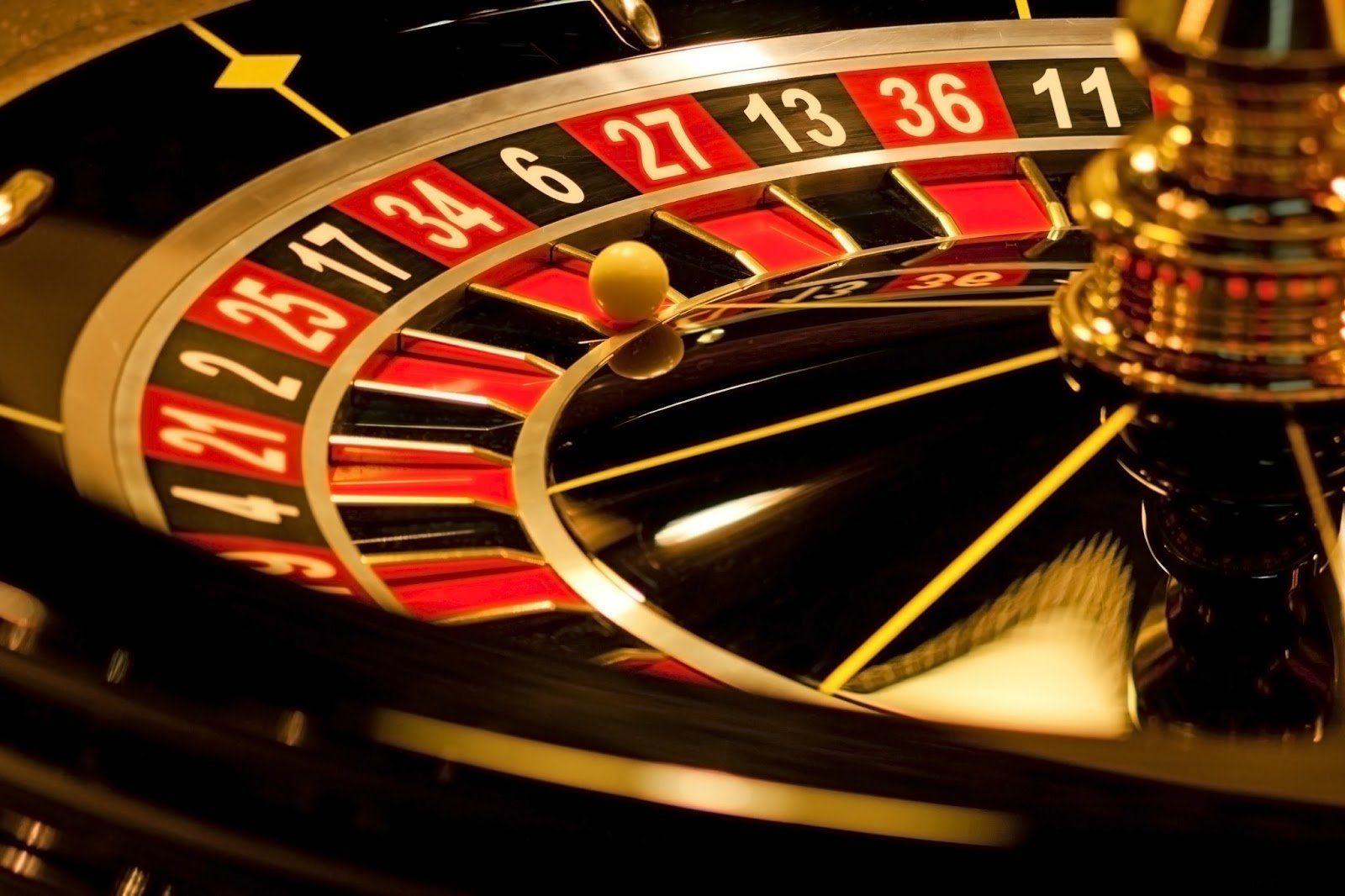 What are the different types of casino games?
