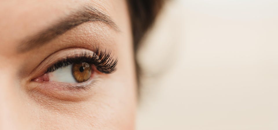 Beauty Tips for Those with Eyelash Extensions Natural
