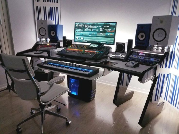 Vintage Vibes: Classic Music Studio Desk Options